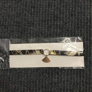 Oriental Fan Choker Necklace